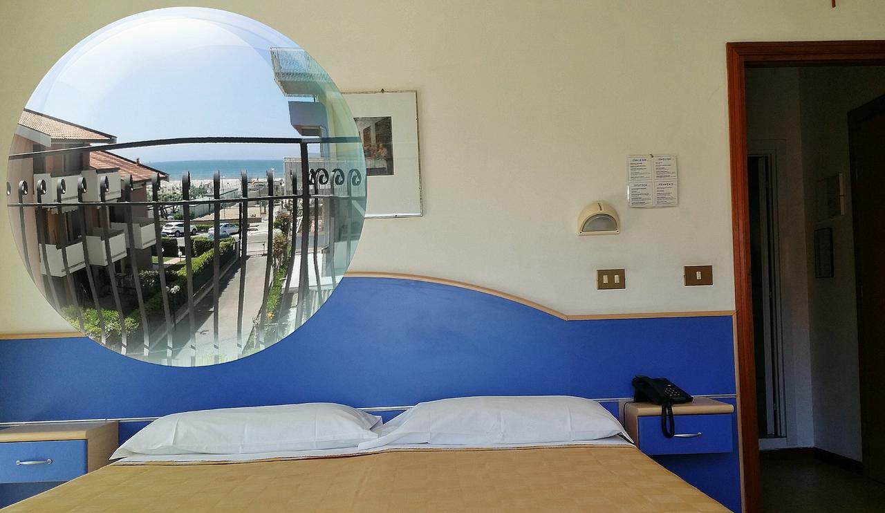 Hotel La Falena Cervia Exterior foto