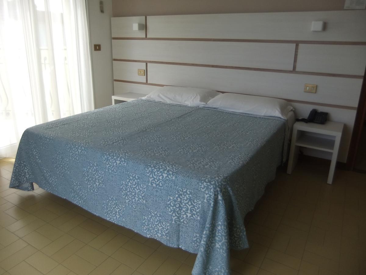 Hotel La Falena Cervia Exterior foto