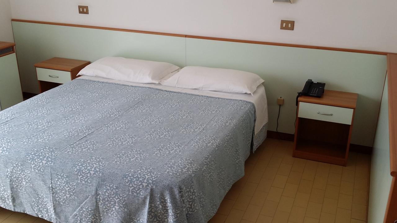 Hotel La Falena Cervia Exterior foto