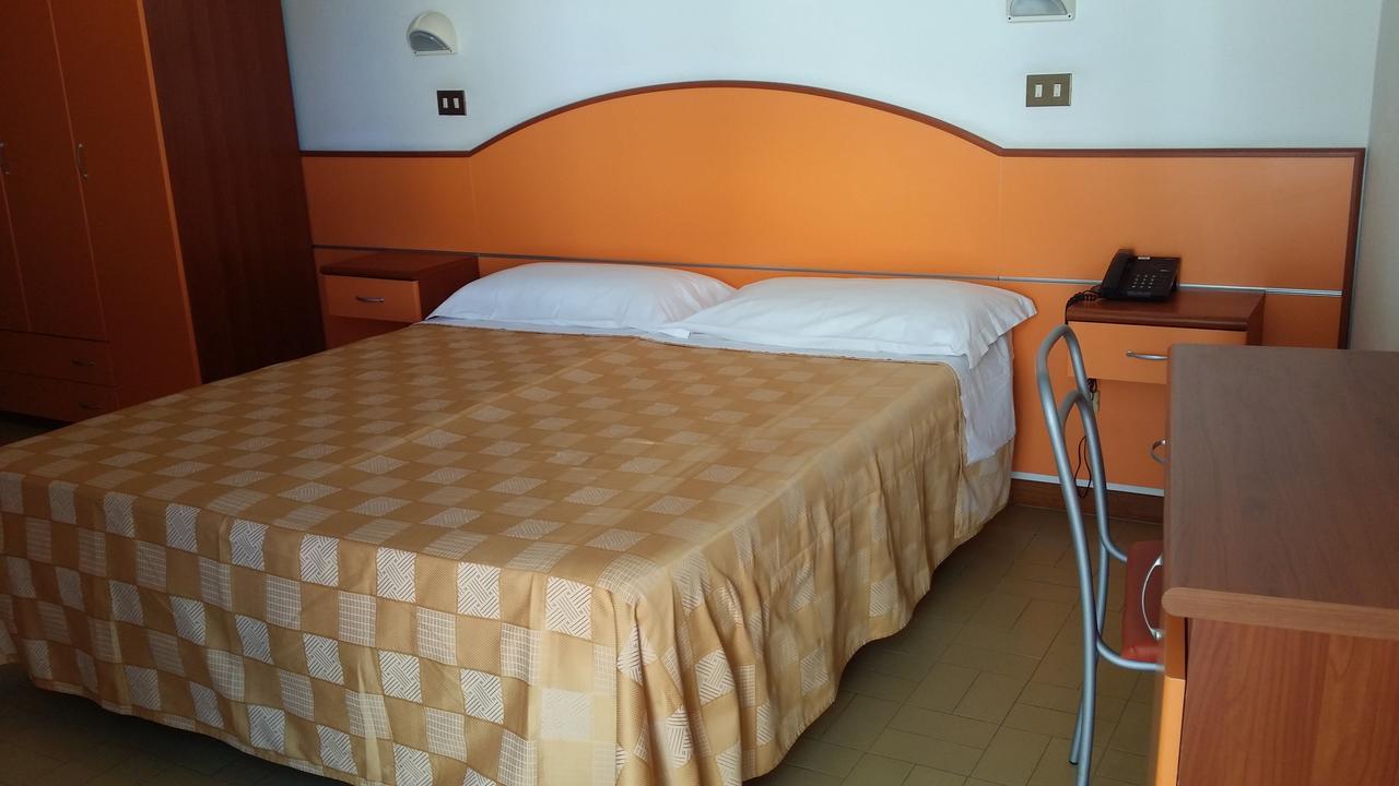 Hotel La Falena Cervia Exterior foto